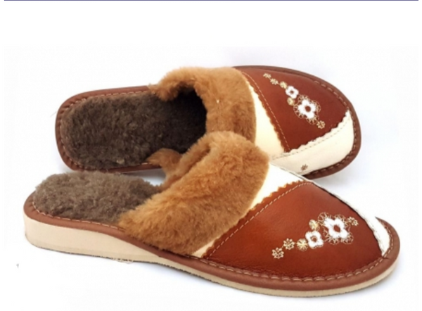 LEATHER-SLIPPERS-WINTER--NATURAL -EUROPEAN-KAPCIE-SKORZANE-SKÓRA-SKORA--PANTOFLE-POLSKIE-BUTY-POLISH-VIBES-GIFT-GALLERY-CHICAGO