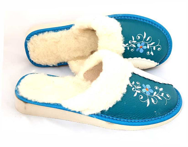 WOMEN-LEATHER-SLIPPERS-SHOSE-SHEEPSKIN-NATURAL-SHEEP-WOOL -EUROPEAN-KAPCIE-SKORZANE-SKÓRA-SKORA-WELNA-OWCZA-WELNA-PANTOFLE-POLSKIE-BUTY-POLISH-VIBES-GIFT-GALLERY-CHICAGO