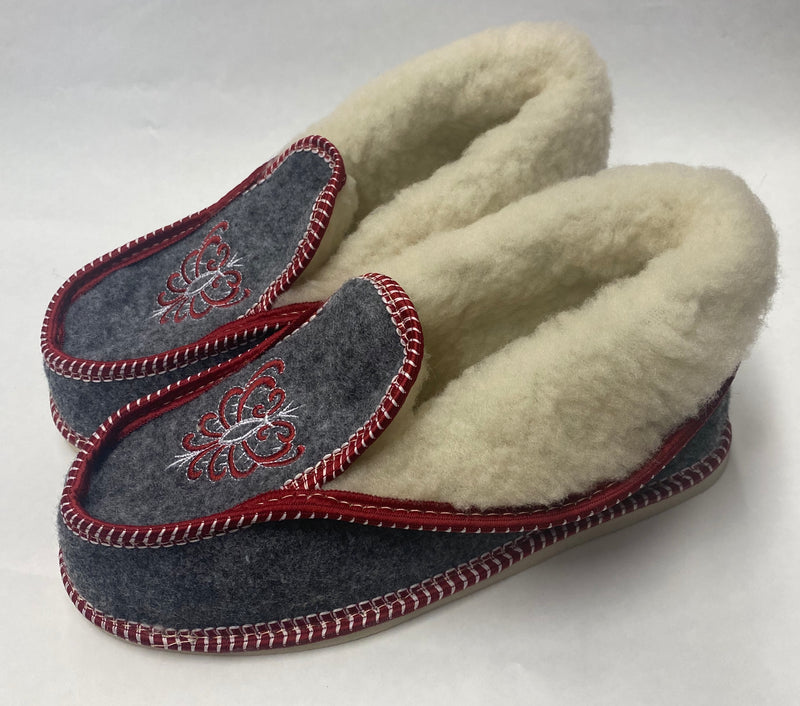 WOMEN--SLIPPERS-SHOSE-SHEEPSKIN-NATURAL-SHEEP-WOOL -EUROPEAN-TATRZANKI-BAMBOSZE-KAPCIE-WELNA-OWCZA-WELNA-PANTOFLE-POLSKIE-BUTY-POLISH-VIBES-GIFT-GALLERY-CHICAGO