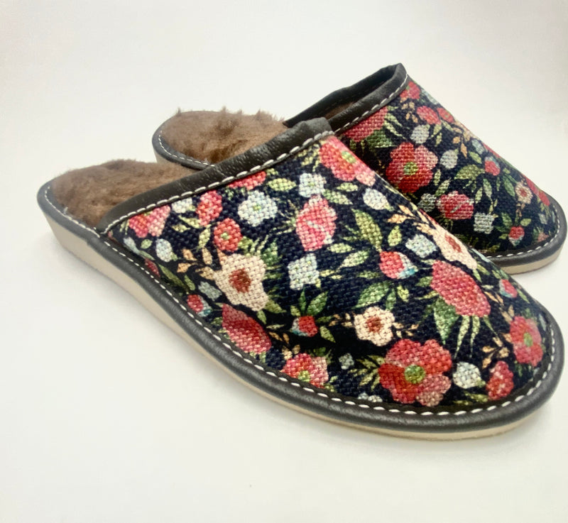 WOMEN-LEATHER-SLIPPERS-SHOSE-SHEEPSKIN-NATURAL-SHEEP-WOOL -EUROPEAN-KAPCIE-SKORZANE-SKÓRA-SKORA-WELNA-OWCZA-WELNA-PANTOFLE-POLSKIE-BUTY-POLISH-VIBES-GIFT-GALLERY-CHICAGO