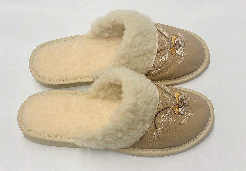 WOMEN-LEATHER-SLIPPERS-SHOSE-SHEEPSKIN-NATURAL-SHEEP-WOOL -EUROPEAN-KAPCIE-SKORZANE-SKÓRA-SKORA-WELNA-OWCZA-WELNA-PANTOFLE-POLSKIE-BUTY-POLISH-VIBES-GIFT-GALLERY-CHICAGO