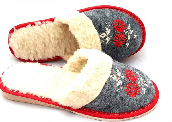 WOMEN-LEATHER-SLIPPERS-SHOSE-SHEEPSKIN-NATURAL-SHEEP-WOOL -EUROPEAN-KAPCIE-SKORZANE-SKÓRA-SKORA-WELNA-OWCZA-WELNA-PANTOFLE-POLSKIE-BUTY-POLISH-VIBES-GIFT-GALLERY-CHICAGO