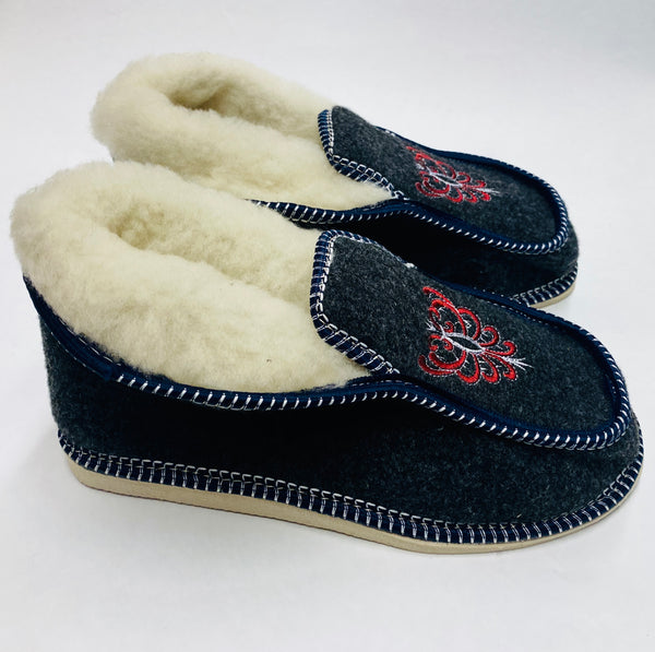 WOMEN-LEATHER-SLIPPERS-SHOSE-SHEEPSKIN-NATURAL-SHEEP-WOOL -EUROPEAN-TATRZANKI-BAMBOSZE-KAPCIE-SKORZANE-SKÓRA-SKORA-WELNA-OWCZA-WELNA-PANTOFLE-POLSKIE-BUTY-POLISH-VIBES-GIFT-GALLERY-CHICAGO