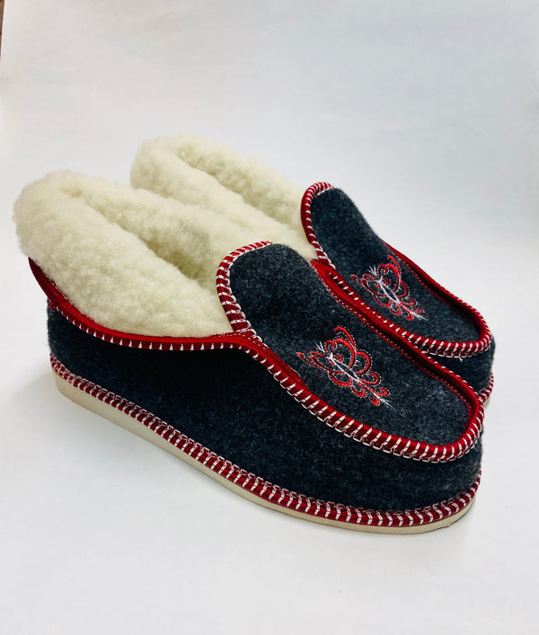 WOMEN-LEATHER-SLIPPERS-SHOSE-SHEEPSKIN-NATURAL-SHEEP-WOOL -EUROPEAN-TATRZANKI-BAMBOSZE-KAPCIE-SKORZANE-SKÓRA-SKORA-WELNA-OWCZA-WELNA-PANTOFLE-POLSKIE-BUTY-POLISH-VIBES-GIFT-GALLERY-CHICAGO