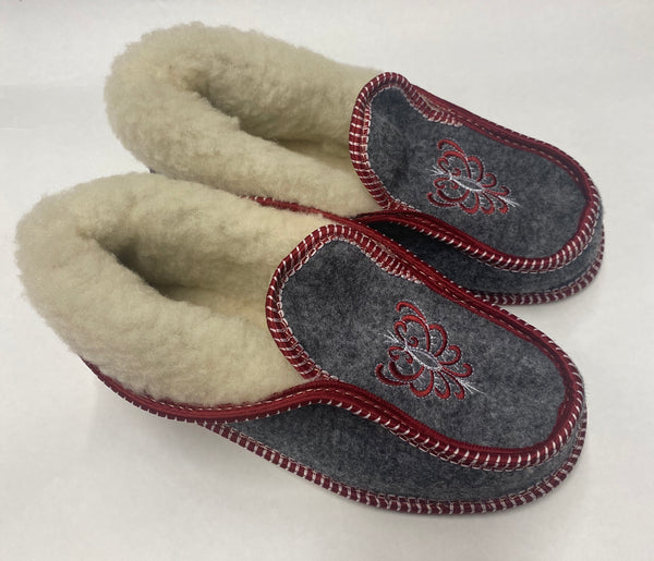 WOMEN--SLIPPERS-SHOSE-SHEEPSKIN-NATURAL-SHEEP-WOOL -EUROPEAN-TATRZANKI-BAMBOSZE-KAPCIE-WELNA-OWCZA-WELNA-PANTOFLE-POLSKIE-BUTY-POLISH-VIBES-GIFT-GALLERY-CHICAGO