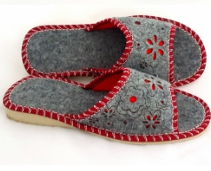 WOMEN'S-SLIPPERS-EUROPEAN-FLATS-SHOES-KAPCIE-FILCOWE-DAMSKIE-PANTOFLE-GÓRALSKIE-GORALSKIE-POLSKIE-POLISH-VIBES-GIFT-GALLERY-CHICAGO