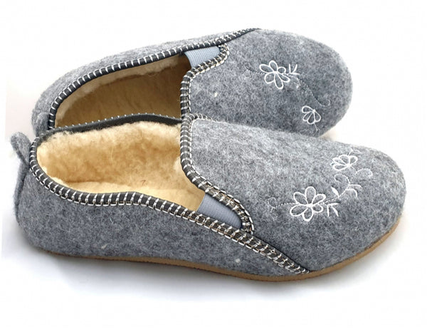 WOMEN-SLIPPERS-SHOSE--NATURAL-SHEEP-WOOL-EUROPEAN-BAMBOSZE-KAPCIE-WELNA-OWCZA-WELNA-PANTOFLE-POLSKIE-BUTY-POLISH-VIBES-GIFT-GALLERY-CHICAGO